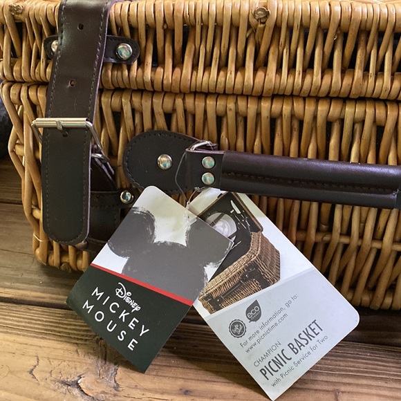 Disney Mickey and Minnie Mouse Picnic Time Champion Picnic Basket - Serves Two - Picture 12 of 16